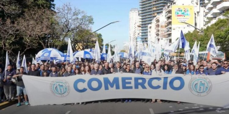 Aumentos salariales para empleados de comercio: cambios y novedades a partir de abril 2026