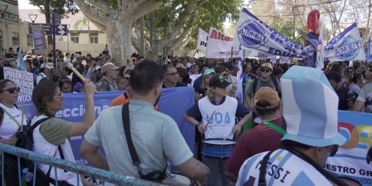 Paritaria docente: AMET y UDA rechazan propuesta del Gobierno en San Juan