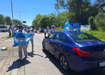 Docentes marchan en Paraná y Diamante por mejores salarios y apertura de paritarias