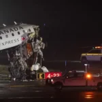 Tragedia en LaGuardia: un avión chocó con camión de bomberos y dejó dos muertos