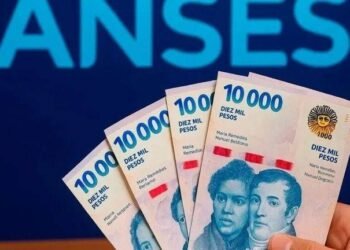 Jubilados reciben el “triple extra”: ¿cuánto cobrarán en marzo por movilidad y bonos?