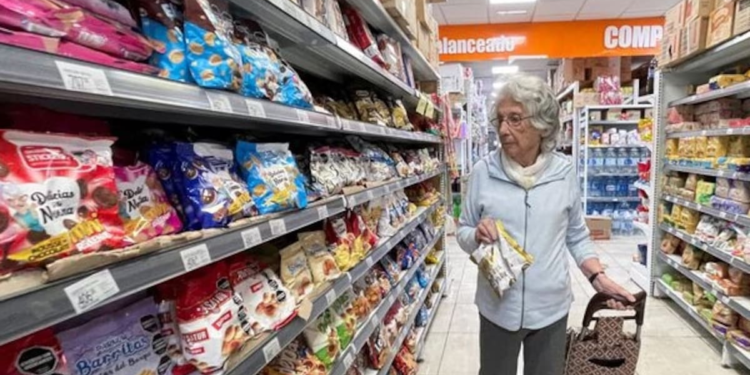Beneficios ANSES: qué descuentos obtienen jubilados en supermercados este abril 2026