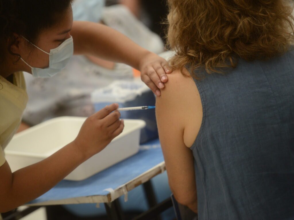 Provincia de Buenos Aires denuncia falta de vacunas y demoras en entregas desde Nación