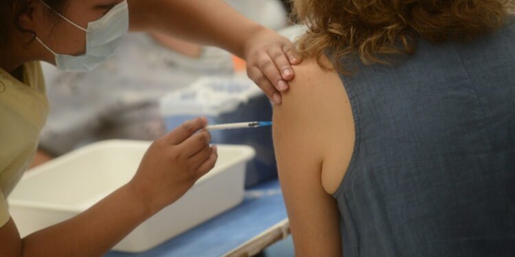 Provincia de Buenos Aires denuncia falta de vacunas y demoras en entregas desde Nación