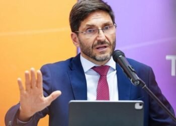 Pullaro resalta el esfuerzo de los docentes en Santa Fe a pesar del paro y defiende paritarias