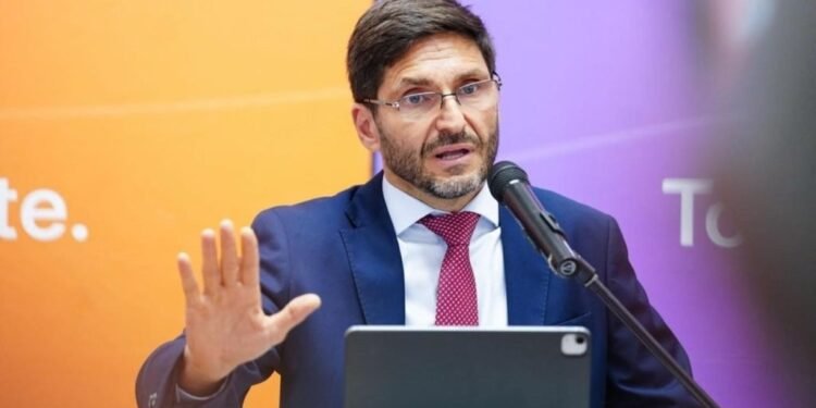 Pullaro resalta el esfuerzo de los docentes en Santa Fe a pesar del paro y defiende paritarias