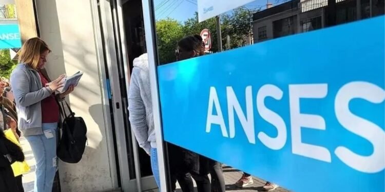 Jubilados cobrarán antes por feriados: ¿cuándo y cuánto recibirán?