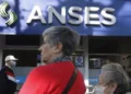Aumento de ANSES: ¿Cuántos jubilados se quedan sin el bono de $70.000 en abril?