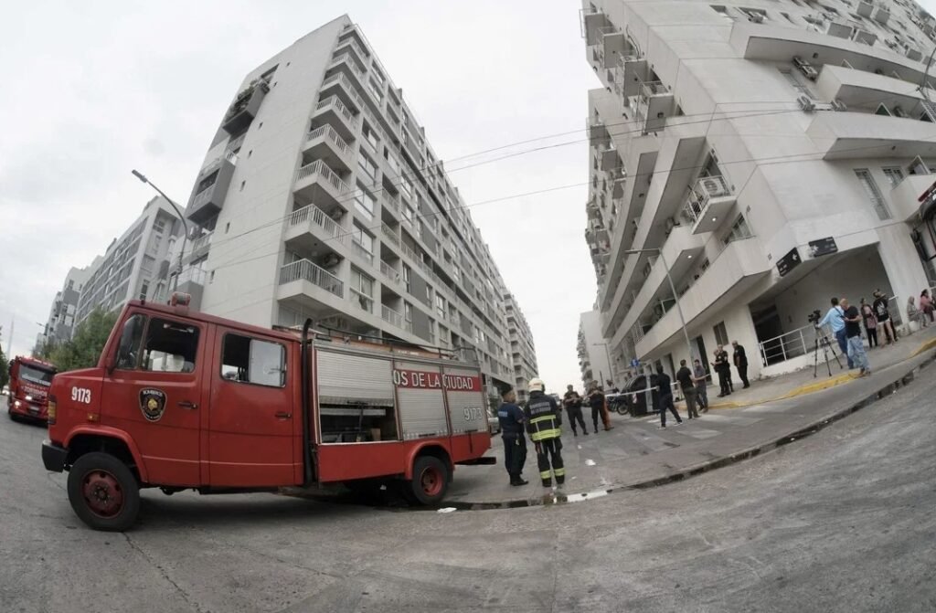 Derrumbe en Parque Patricios: la fiscalía avanza con apuntalamiento y retiro de escombros
