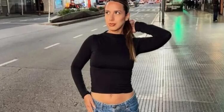 Agostina Páez, la abogada argentina en Brasil, sigue con tobillera y espera resolución judicial