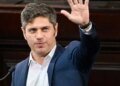 Kicillof se presenta como escudo ante el ajuste de Milei y llama a la unidad en la crisis