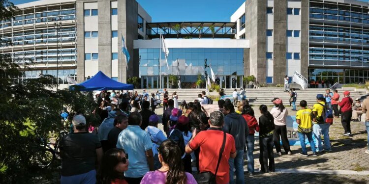 Conflictos docentes en cuatro provincias: paritarias cerradas y reclamos de reapertura