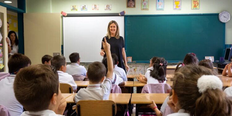 Los colegios privados de la Provincia de Buenos Aires piden aumentar cuotas tras ajustes salariales docentes