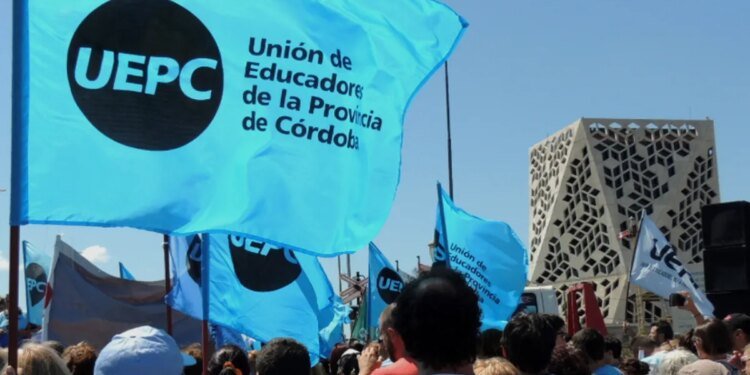 Conflicto docente: provincias bajo el ala de Milei enfrentan paros y reclamos salariales