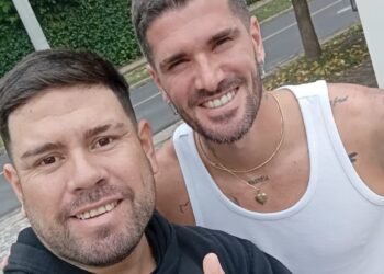 Repartidor se encuentra con De Paul: selfie y propina de 100 dólares en Boulogne