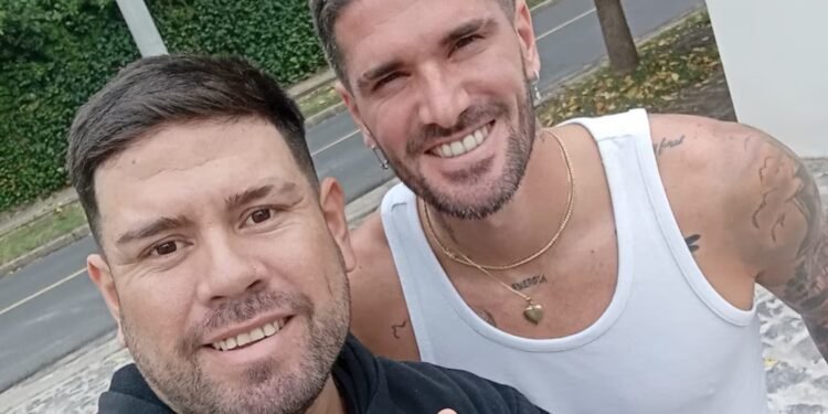 Repartidor se encuentra con De Paul: selfie y propina de 100 dólares en Boulogne