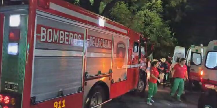Un escenario se derrumbó en Archi Club: 9 heridos y 700 evacuados en la Costanera