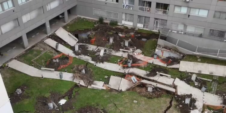 Se colapsó el techo del garaje en Parque Patricios y 500 familias temen por su seguridad