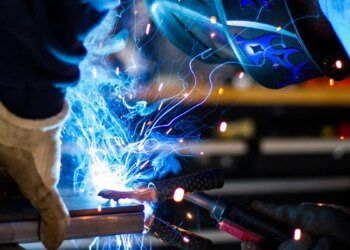 Trabajadores metalúrgicos mantienen salarios a la espera de nueva paritaria en abril