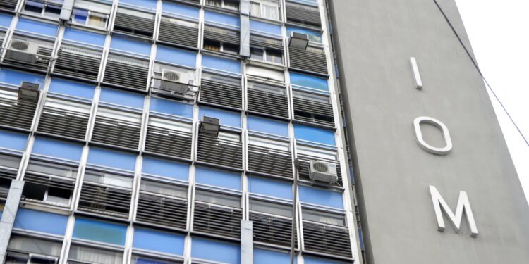 Psicólogos del Distrito XI suspenden atención por IOMA ante retrasos y problemas administrativos