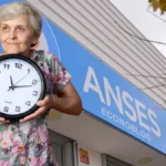 Aumento y fechas de cobro para jubilados en abril: ¿cuánto se cobrará este mes?