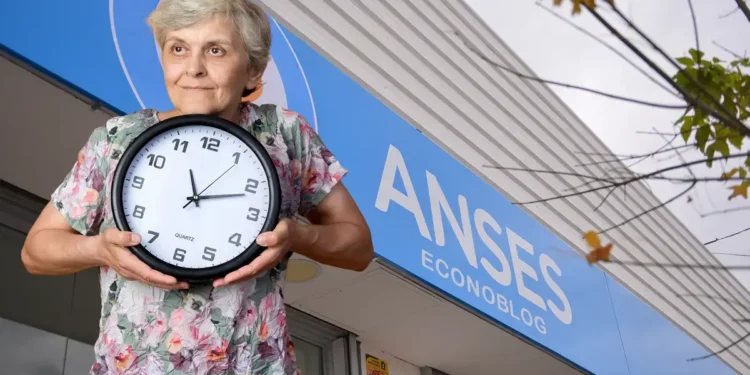 Aumento y fechas de cobro para jubilados en abril: ¿cuánto se cobrará este mes?