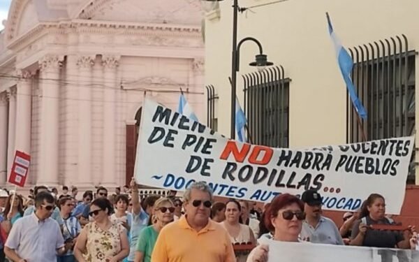 Conflicto docente en Corrientes: rechazan aumento salarial y prevén medidas de protesta