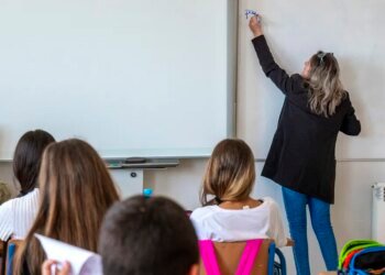 Docentes evalúan nueva oferta salarial del gobierno bonaerense en paritarias de marzo