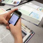 Prohibición de celulares en las escuelas primarias de la Provincia de Buenos Aires comienza hoy