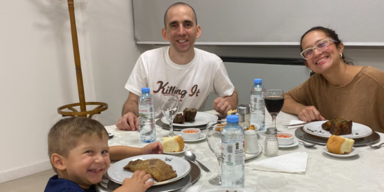 Nahuel Gallo se reencuentra con su familia tras 448 días de cautiverio en Venezuela