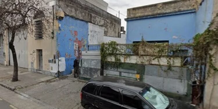 Tragedia en La Paternal: un obrero falleció al caer de tres metros en una demolición