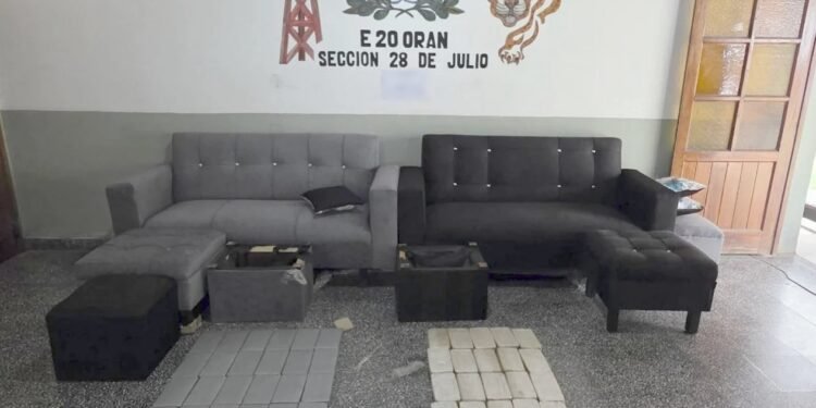 Salta: detienen a un hombre con 47 kilos de cocaína ocultos en un juego de living