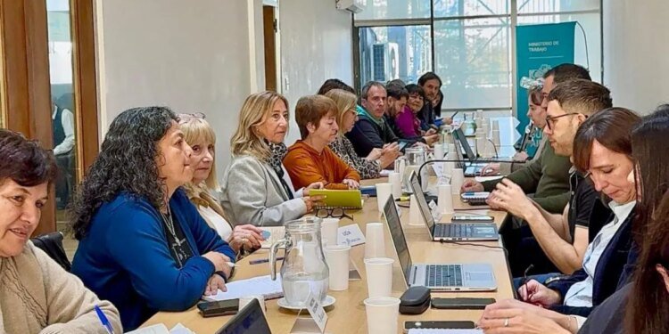 Gobierno de la Provincia de Buenos Aires ofrece 9% de aumento salarial a docentes en tres cuotas