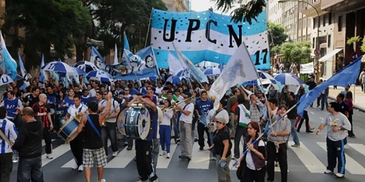 ATE rechaza aumento salarial propuesto por el Gobierno, UPCN lo acepta como suficiente