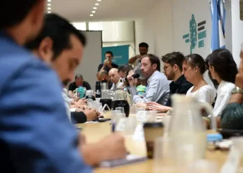 Provincia convoca a docentes y estatales a negociar antes del paro escolar del lunes