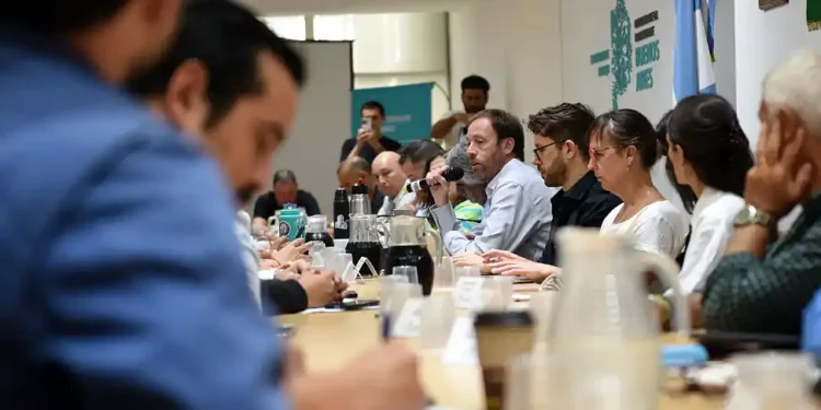 Provincia convoca a docentes y estatales a negociar antes del paro escolar del lunes