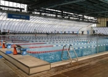 Tragedia en Mar del Plata: un nadador falleció tras descompensarse en la pileta