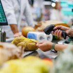 Acordaron aumento salarial para comercio con bono extraordinario y suma fija