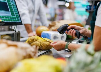 Acordaron aumento salarial para comercio con bono extraordinario y suma fija