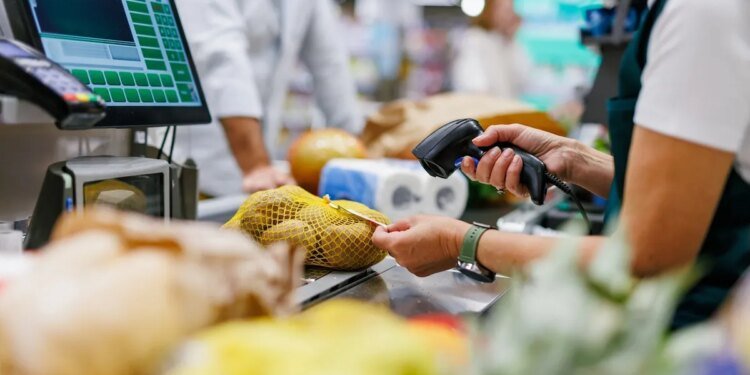 Acordaron aumento salarial para comercio con bono extraordinario y suma fija