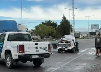 Tragedia en la Ruta 9: una joven muere y otra lucha por su vida tras choque con un camión