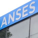 Quiénes cobran hoy 24 de abril de 2026 y cuánto se espera que sea el aumento de sus pagos