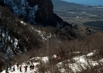 Un bebé cayó 30 metros por el Cerro Ventana en Bariloche tras desprenderse de una mochila