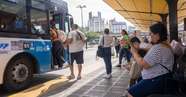 Colectivos: la Provincia de Buenos Aires se reunió con empresarios para aumentar subsidios