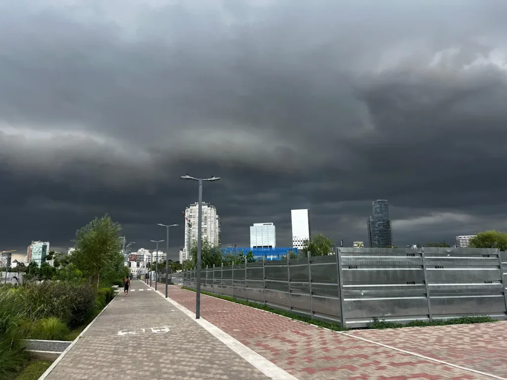 Alerta por fuertes tormentas en la Ciudad y gran parte de la Provincia de Buenos Aires