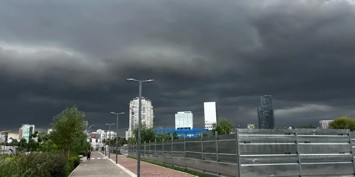 Alerta por fuertes tormentas en la Ciudad y gran parte de la Provincia de Buenos Aires