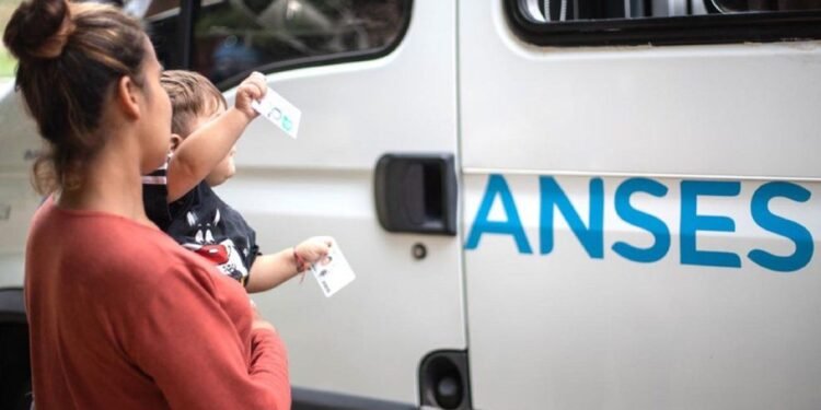 ANSES anunció en mayo aumentos en asignaciones y jubilaciones: ¿cuánto se cobrará?