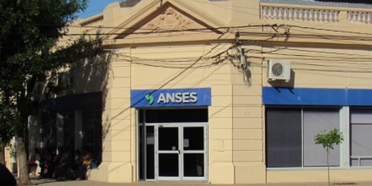 ANSES confirmó las fechas de cobro de abril para jubilaciones y asignaciones familiares