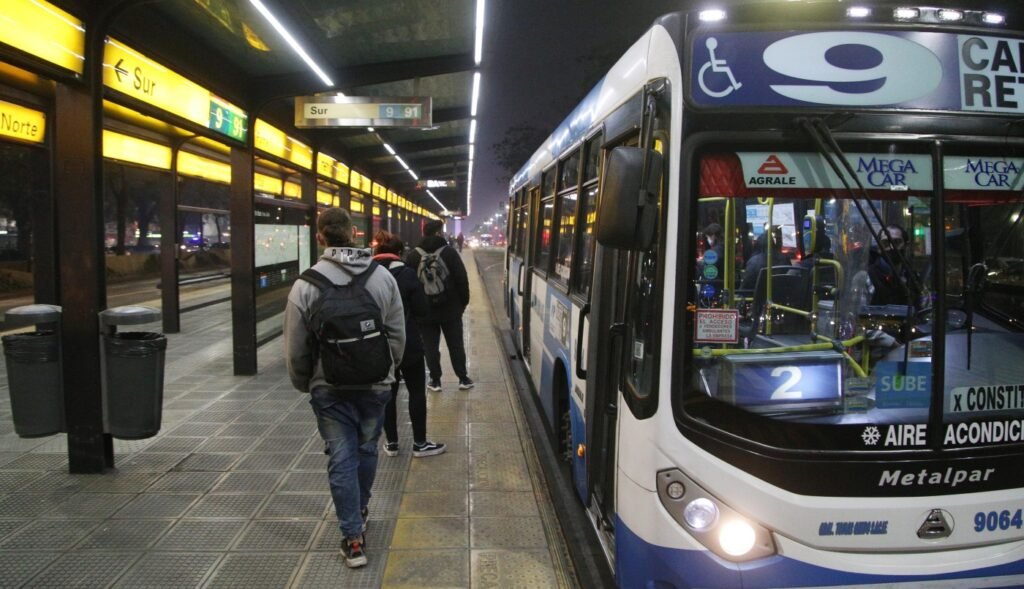 Colectivos en el AMBA: La UTA reducirá su frecuencia desde la medianoche del jueves