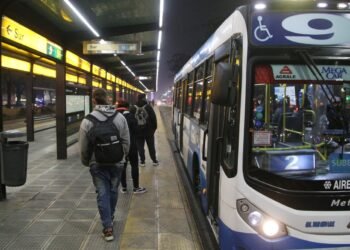 Colectivos en el AMBA: La UTA reducirá su frecuencia desde la medianoche del jueves